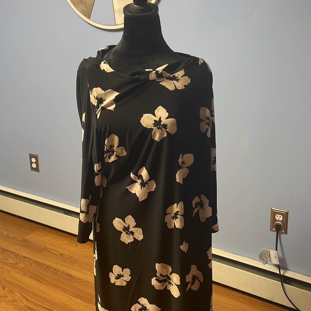 Tommy black with light pink flowers size 16